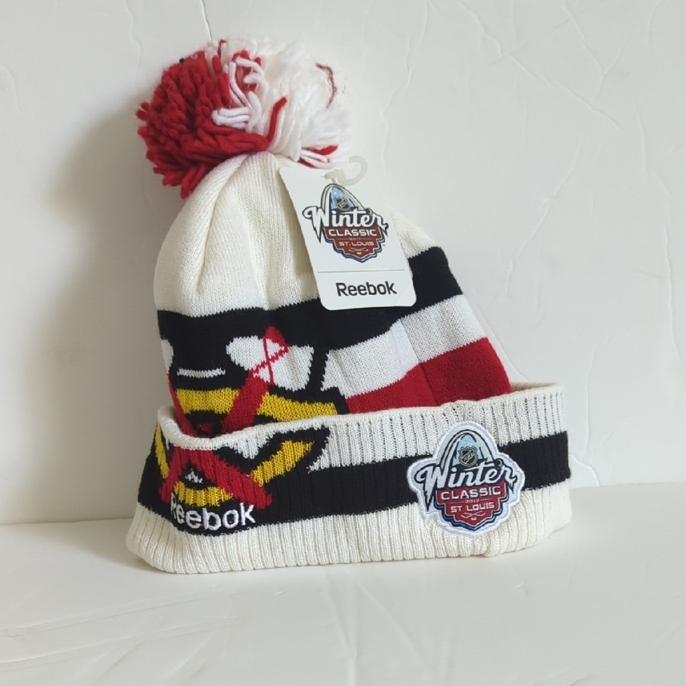 NEW Blackhawks Knit Pom Winter Hat Unisex